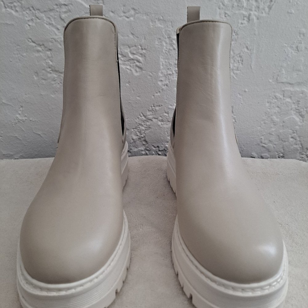 Marc Fisher Platform size 10 Ankle Boots